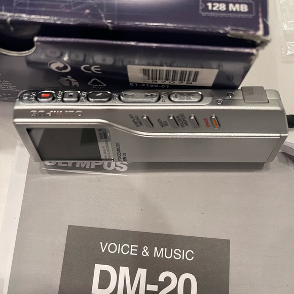 Olympus DM 20 Digital Voice Recorder Dictaphone MP3/WMA Music Playback 128 MB - Picture 10 of 16